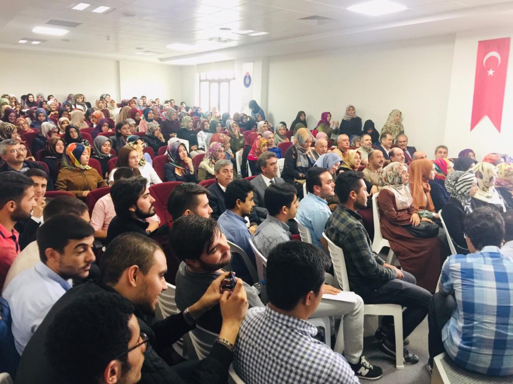 Prof. Dr. Sönmez Kutlu İlahiyat Buluşmalarının bugünkü konuğuydu