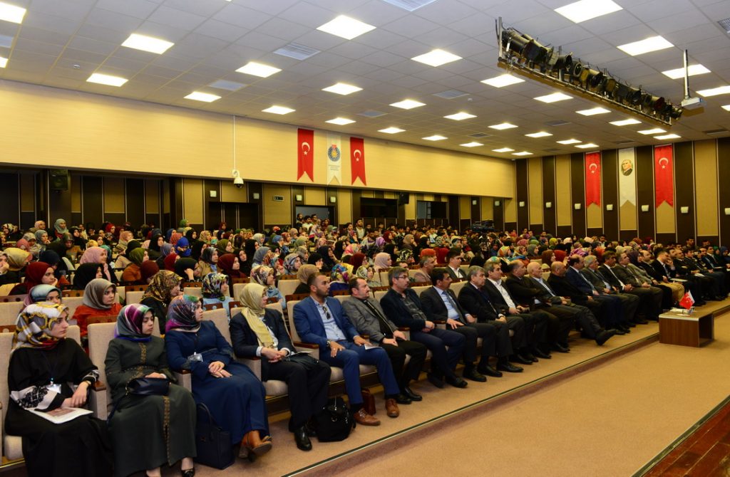 Genç akademisyenler, Prof. Dr. Fuat Sezgin ve İslami İlimler Sempozyumu’nda bir araya geldi